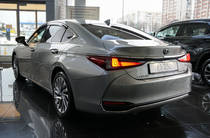 Lexus ES Launch Edition