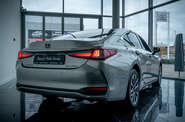Lexus ES Business
