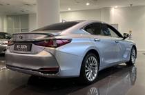 Lexus ES Launch Edition