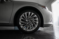 Lexus ES Launch Edition