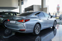 Lexus ES Launch Edition