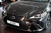 Lexus ES F Sport Design