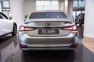 Lexus ES Launch Edition