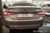 Lexus ES F Sport Design