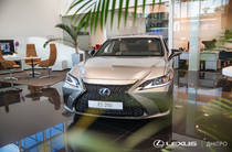 Lexus ES F Sport Design