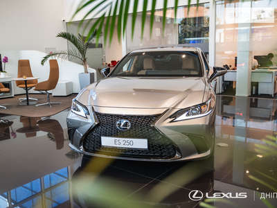 Lexus ES 2023 F Sport Design