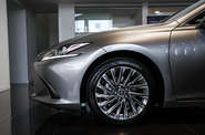 Lexus ES Launch Edition