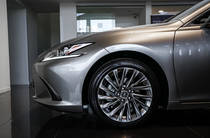 Lexus ES Launch Edition