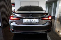 Lexus ES Launch Edition