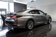 Lexus ES Launch Edition