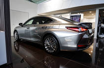 Lexus ES Launch Edition