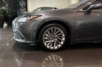 Lexus ES Launch Edition