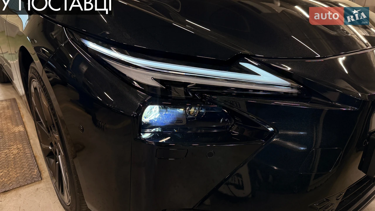 Lexus-13