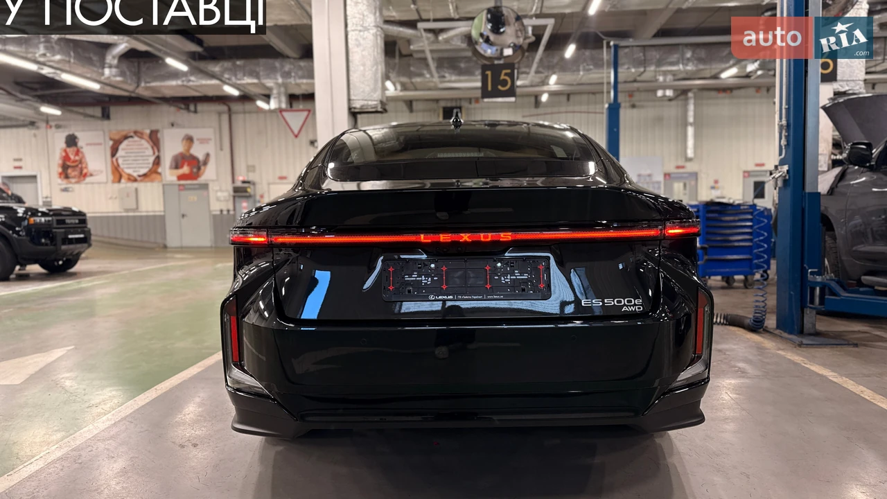 Lexus-16