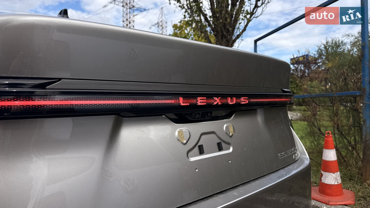 Lexus ES 2026