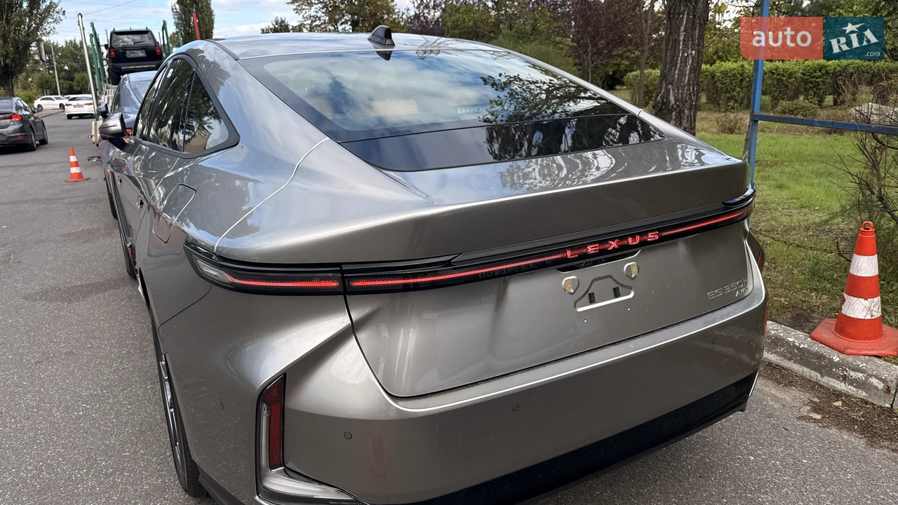 Lexus ES 2026