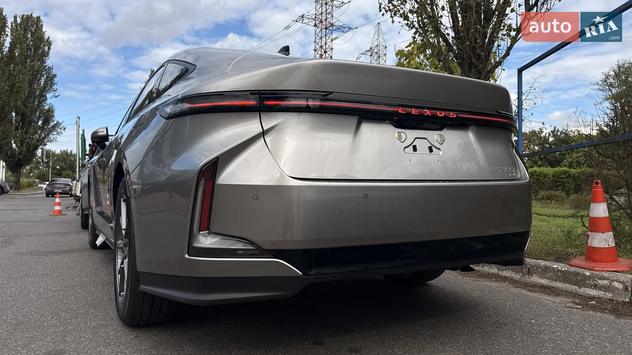 Lexus ES 2026