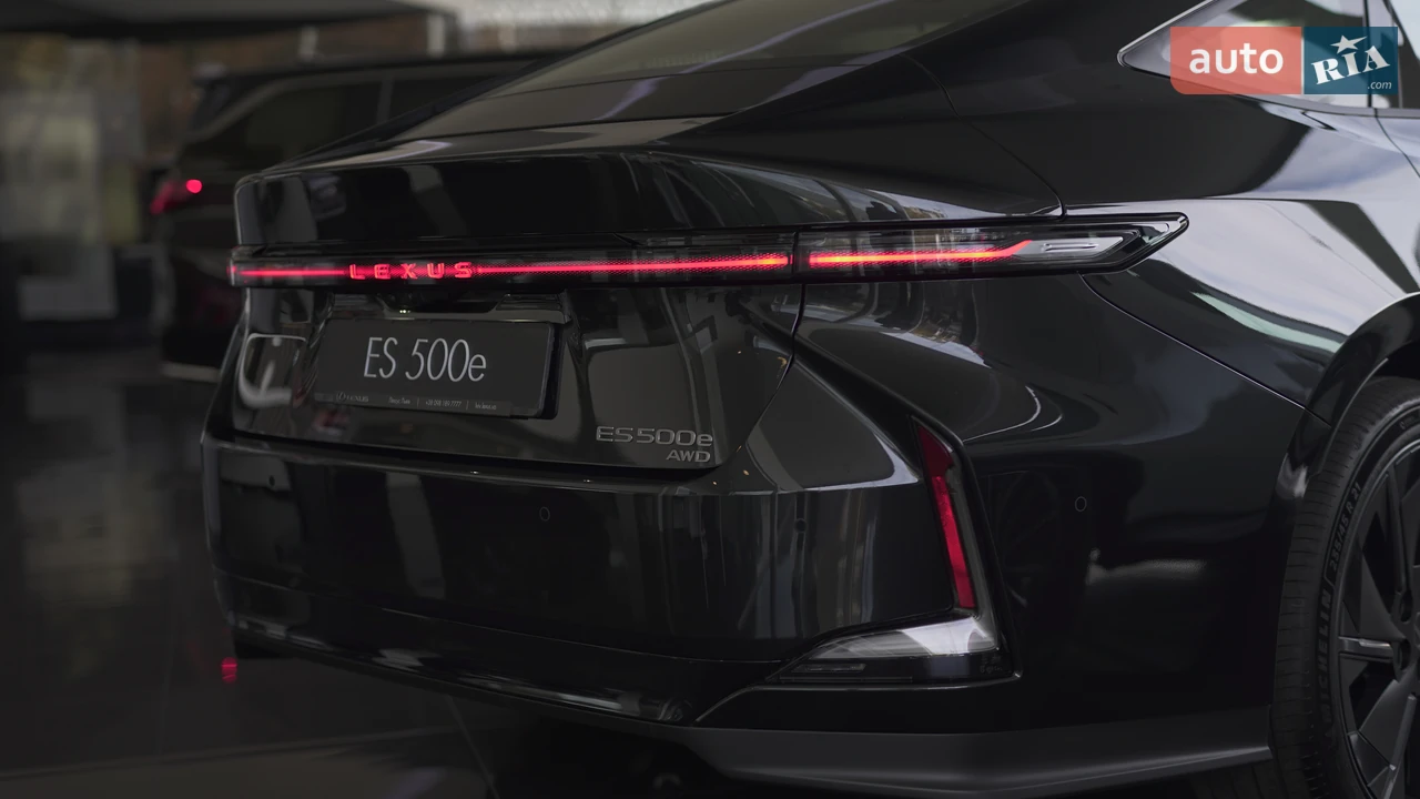 Lexus-18