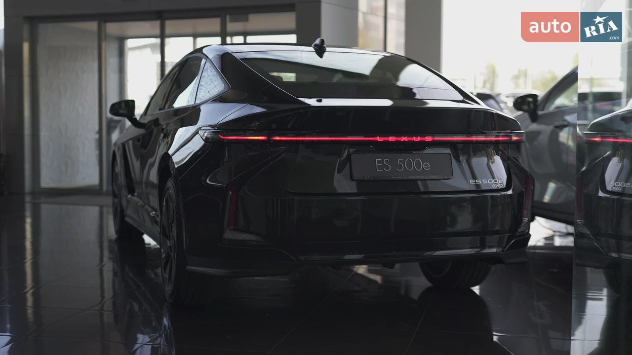 Lexus-16