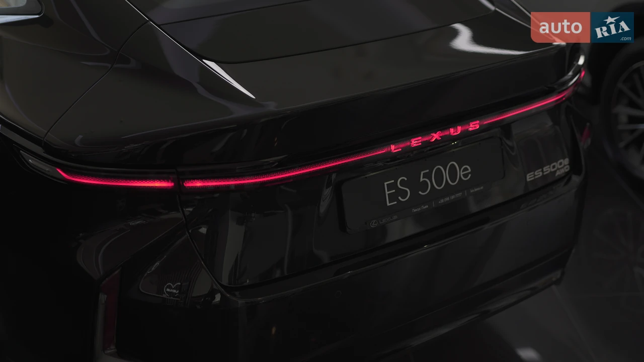 Lexus-15