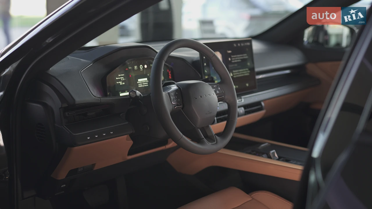 Lexus-9