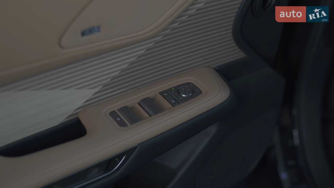 Lexus-23
