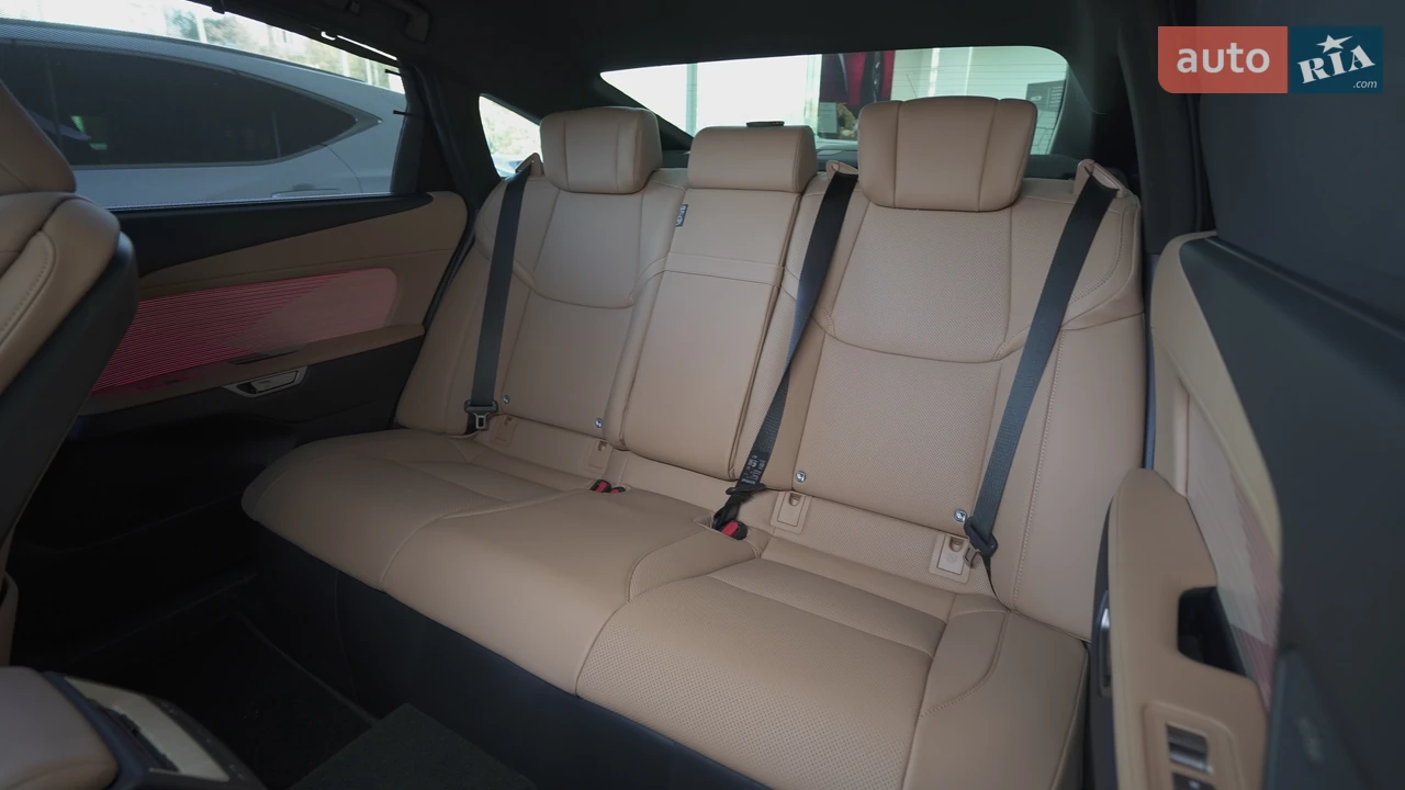 Lexus-35