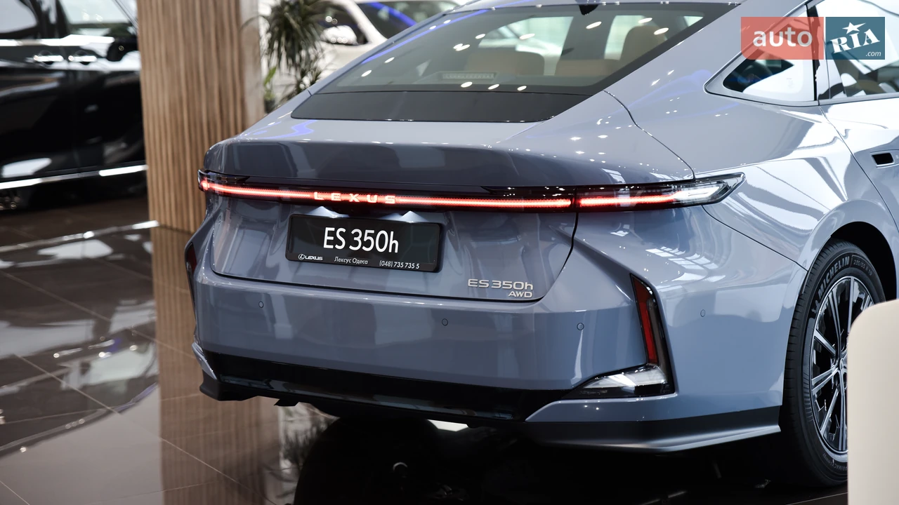 Lexus-8