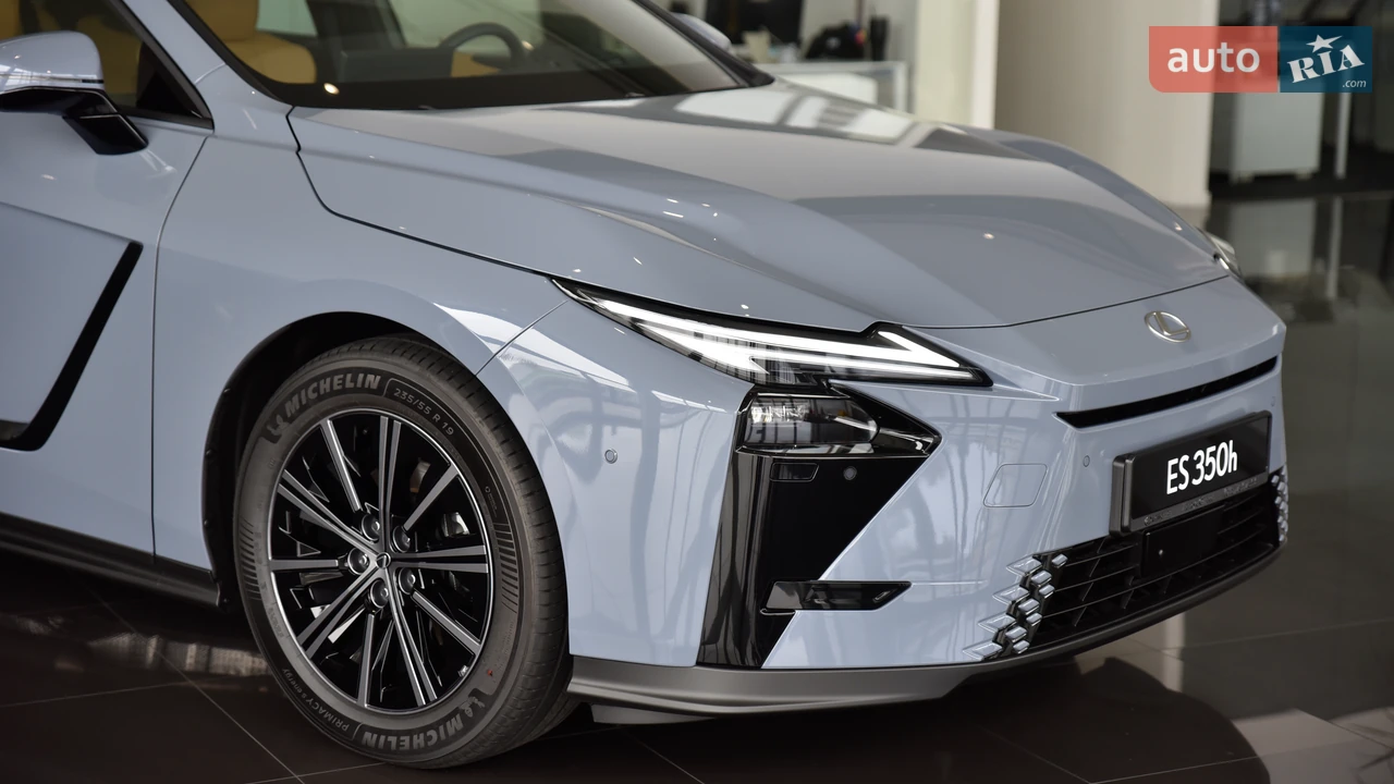 Lexus-9