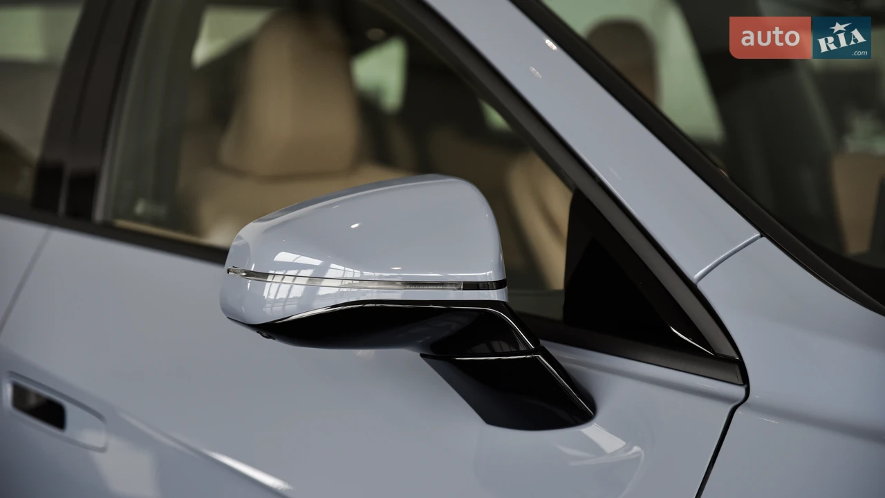Lexus-10