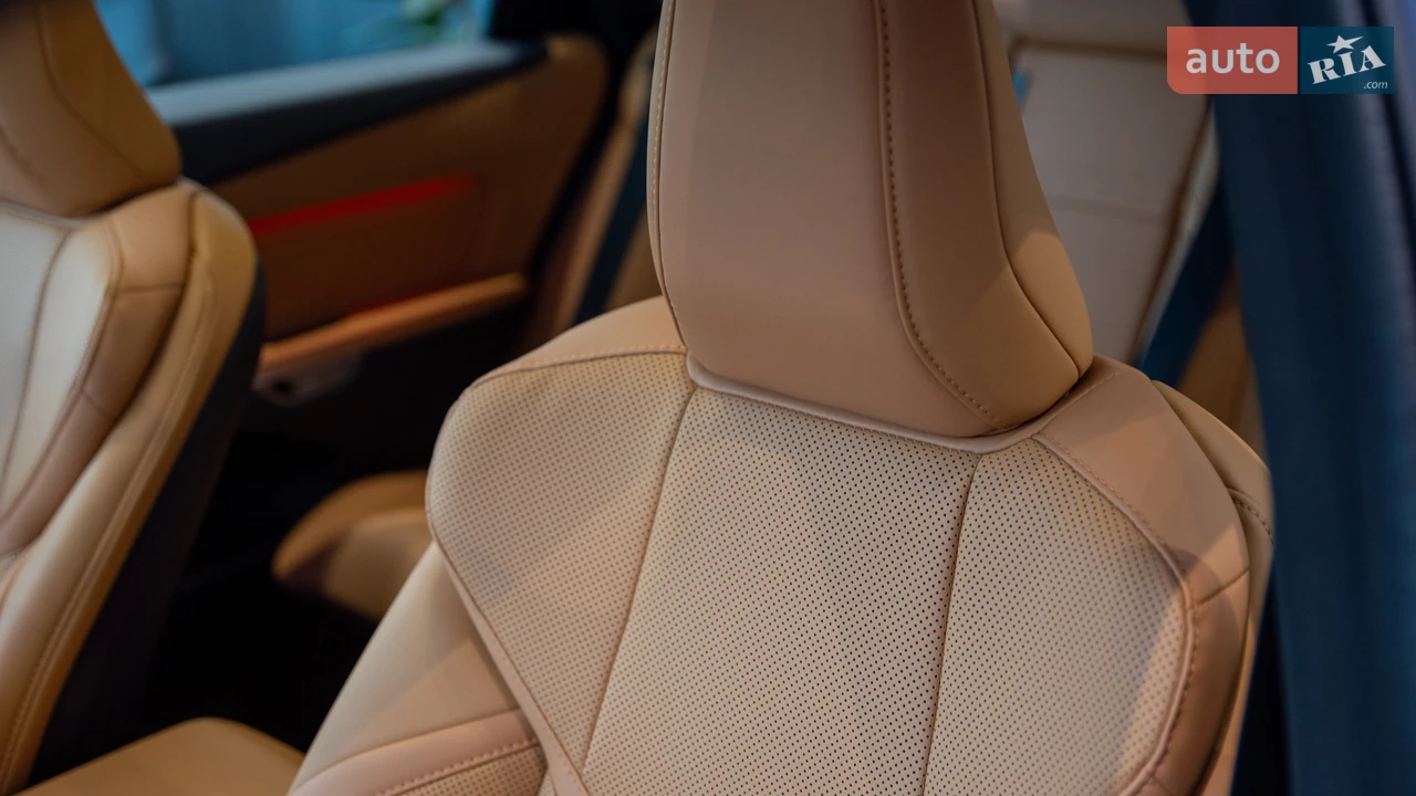 Lexus-16