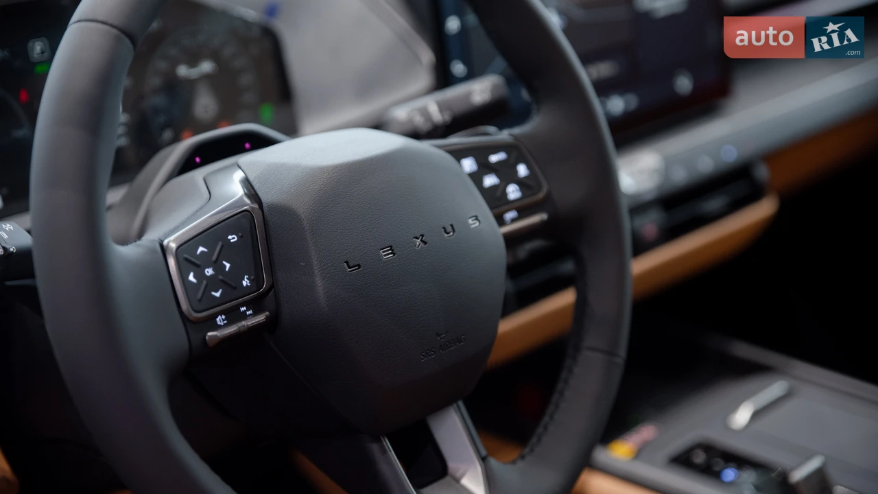 Lexus-23