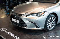 Lexus ES Business