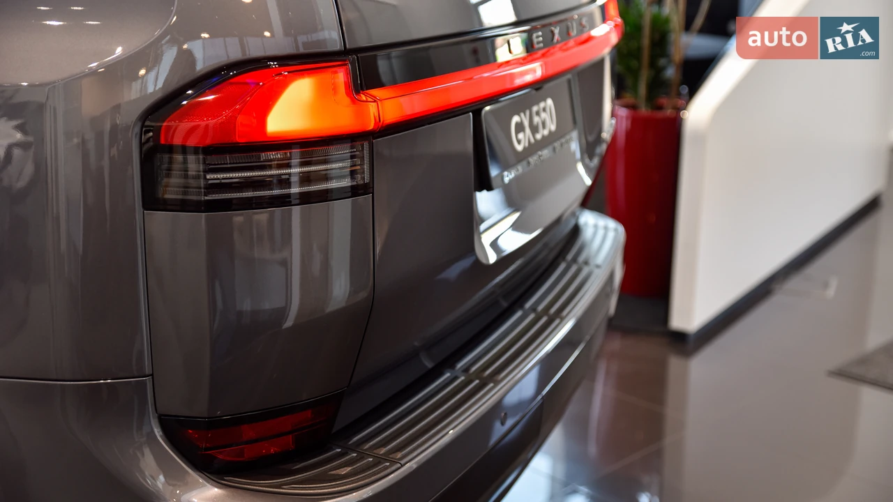 Lexus-12