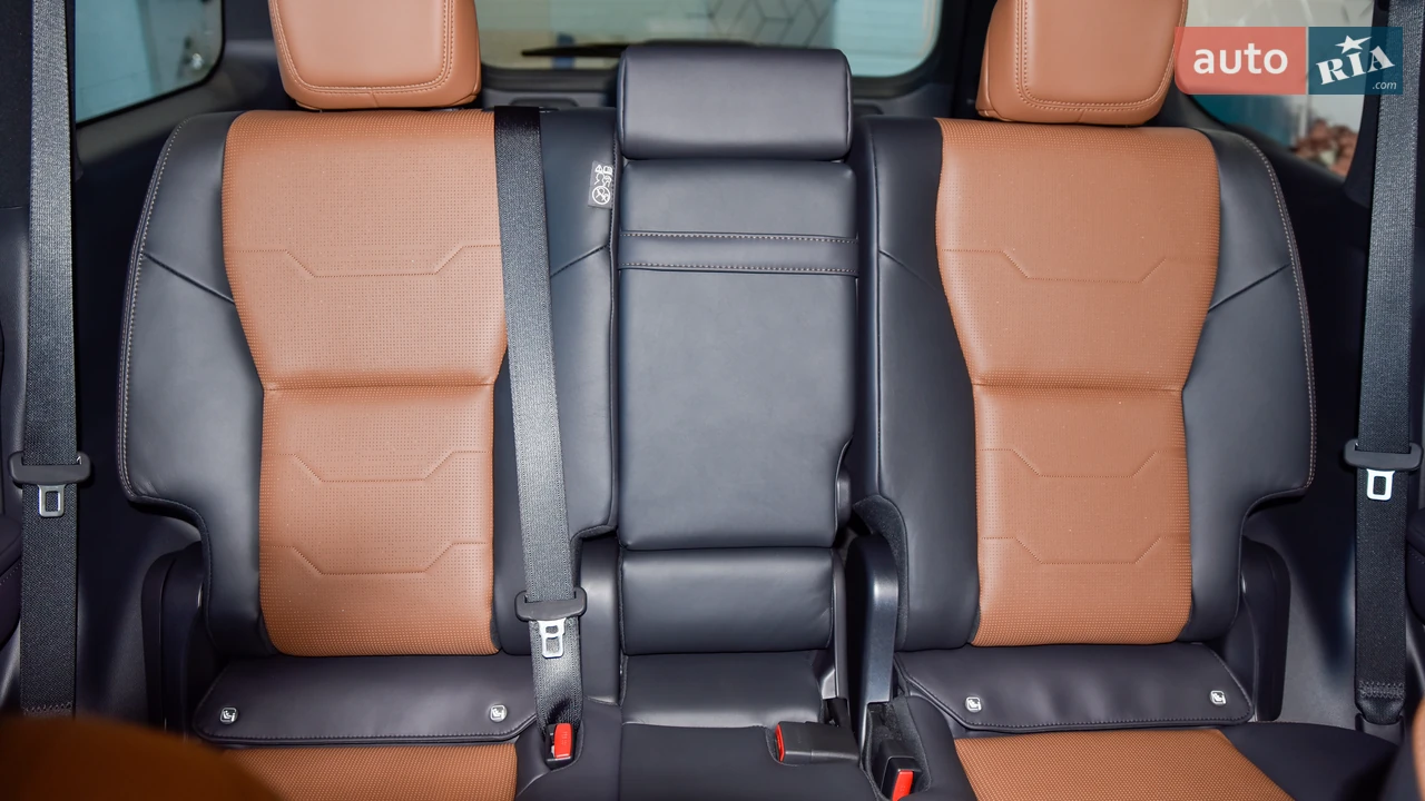 Lexus-16