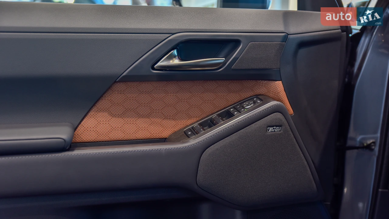Lexus-2