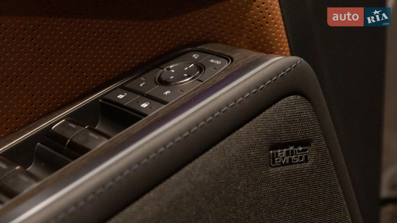Lexus-18