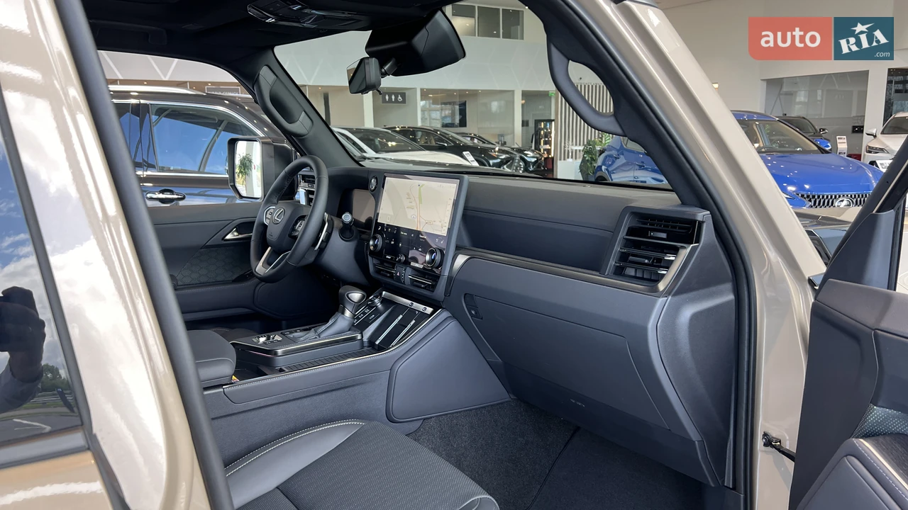 Lexus-32