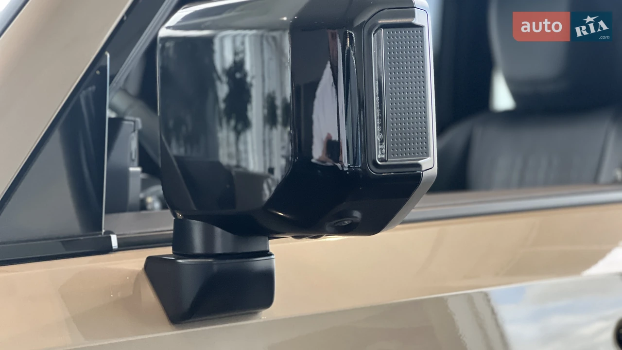 Lexus-8
