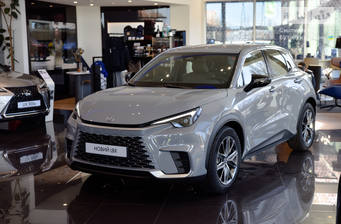 Lexus LBX 2025 Elegant