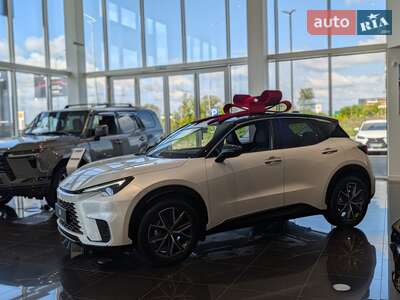 Новий Lexus LBX 2025 - фото 4