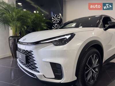 Новий Lexus LBX 2025 - фото 5