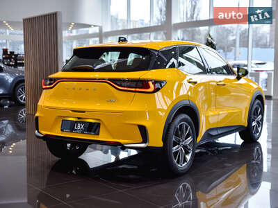 Новий Lexus LBX 2025 - фото 3