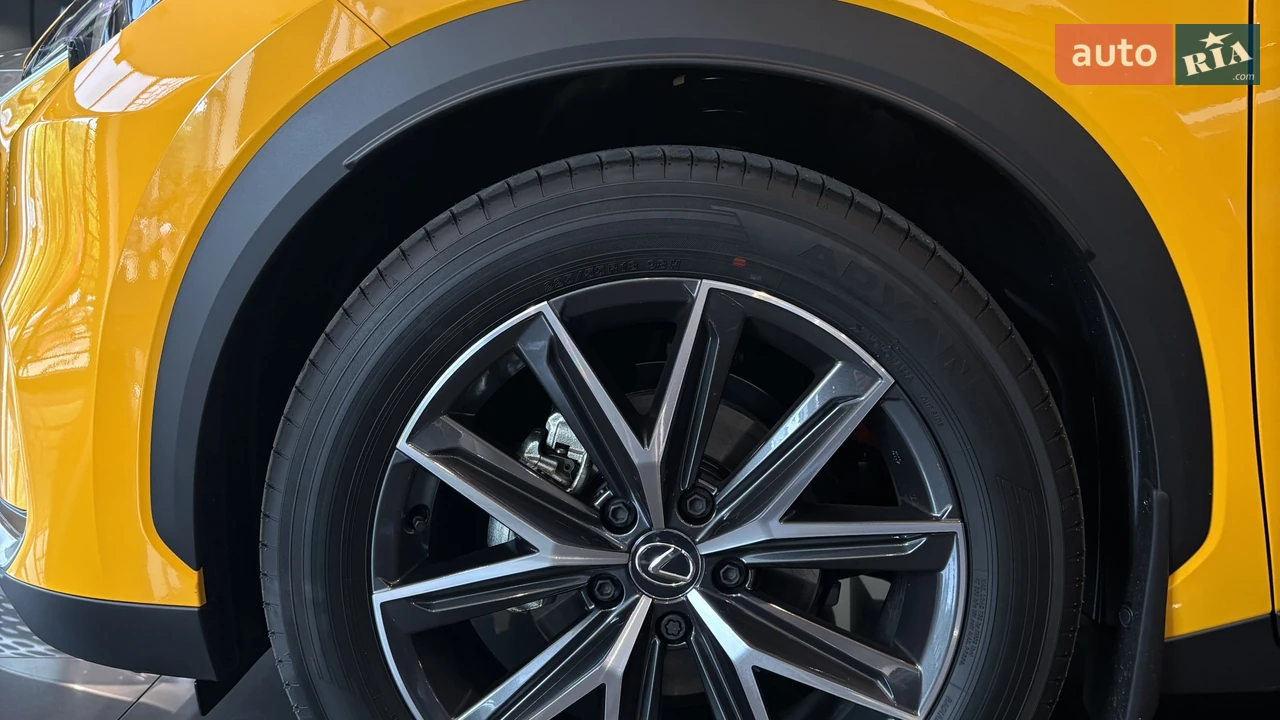 Lexus-10
