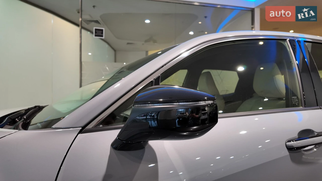 Lexus-10