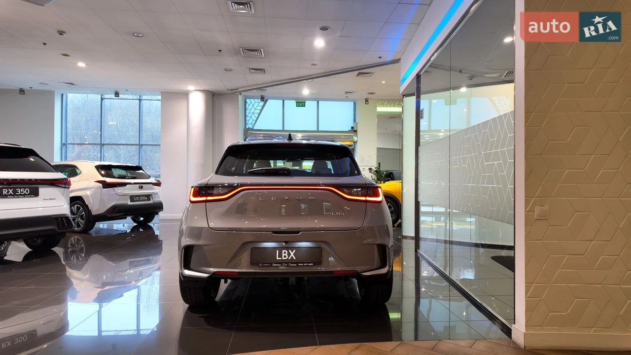 Lexus-12