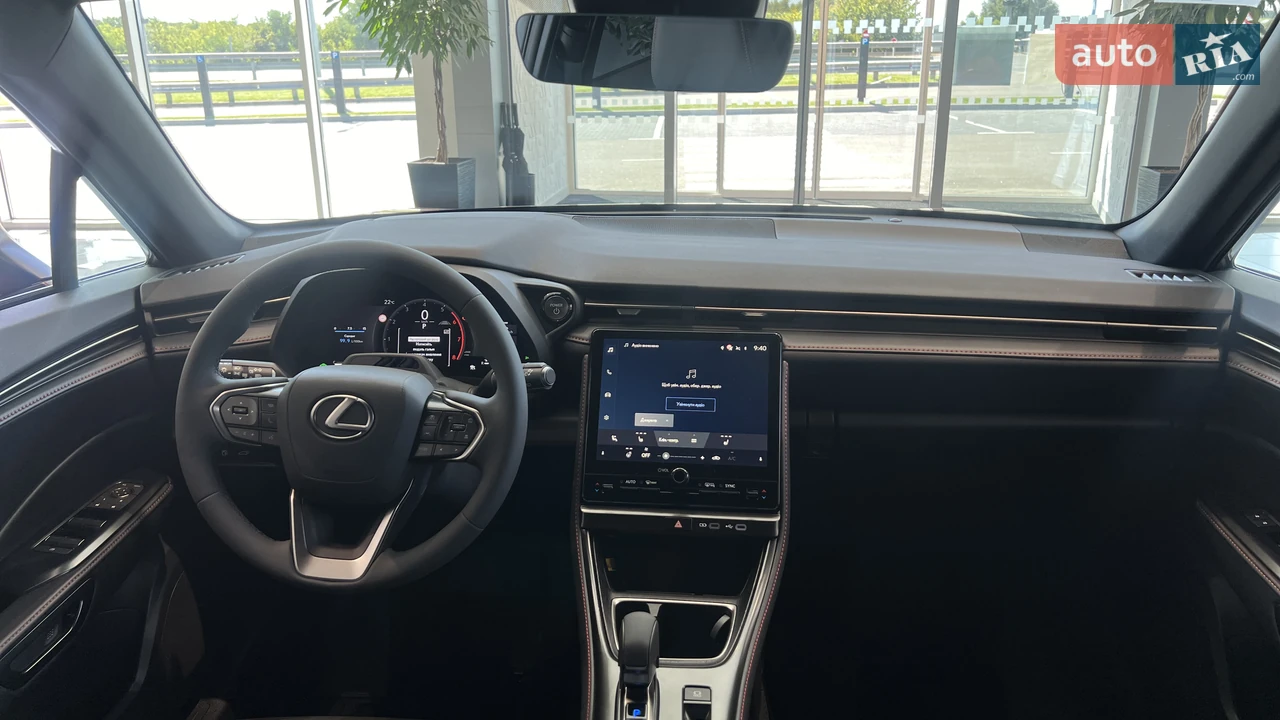 Lexus-16