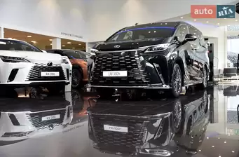 Lexus LM