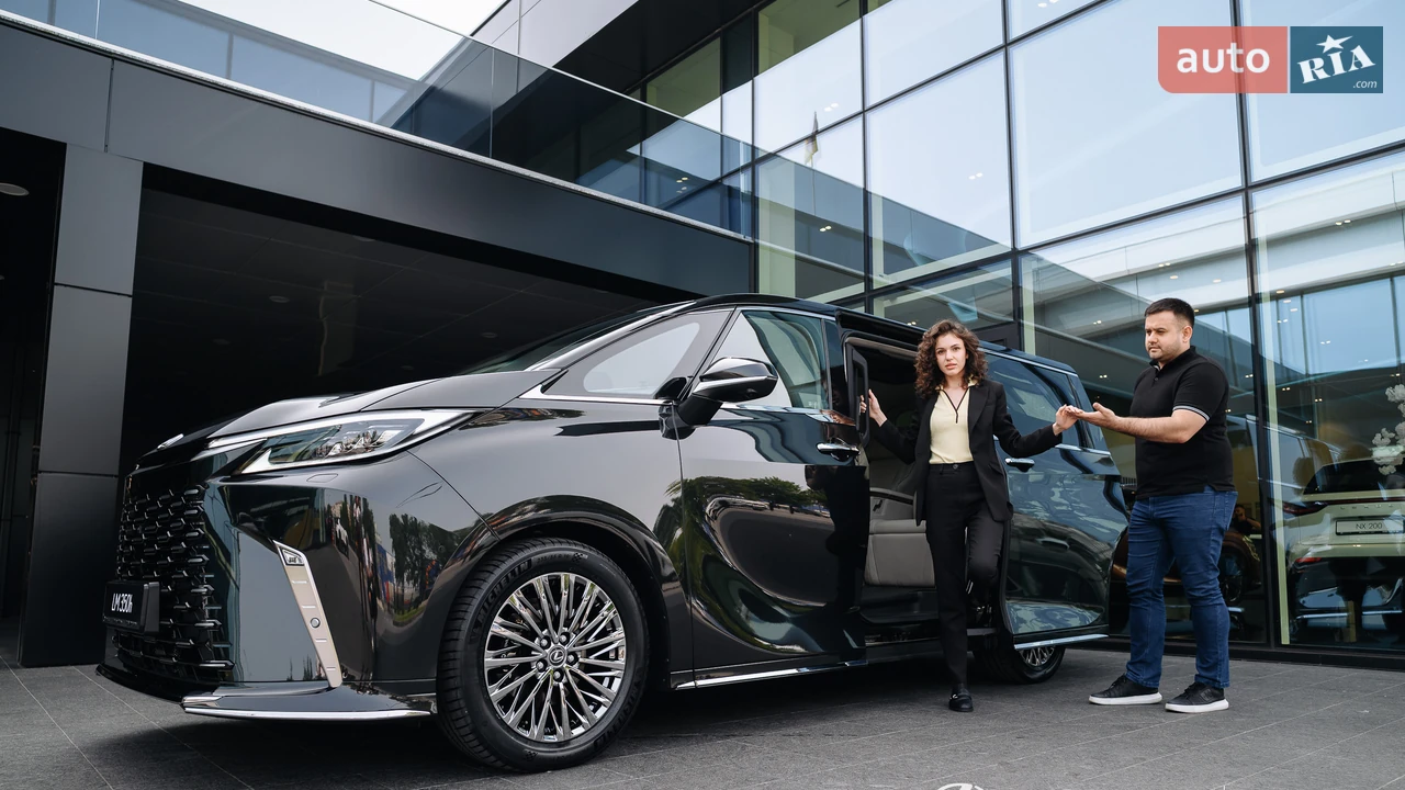 Lexus LM Superior