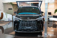 Lexus LM Superior